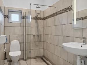 Koupelna v ubytování Holiday Home Bjarka - 700m from the sea by Interhome
