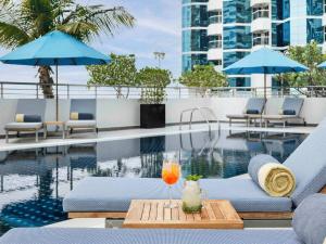 Swimmingpoolen hos eller tæt på JLT Laguna Tower Spacious Studio with Lake View for 4 Guests