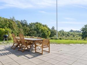 Κήπος έξω από το Holiday Home Guthbrand - 800m from the sea by Interhome