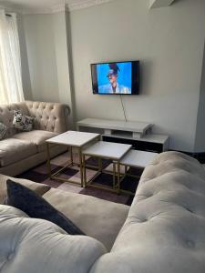Khu vực ghế ngồi tại Kayla one bedroom apartment