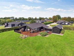 Zahrada ubytování Holiday Home Evald - 400m from the sea by Interhome