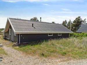 Το κτήριο όπου στεγάζεται  η παραθεριστική κατοικία