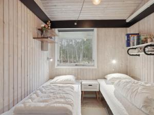 Ένα ή περισσότερα κρεβάτια σε δωμάτιο στο Holiday Home Borka - 1-2km from the sea by Interhome +11 φωτογραφίες