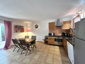 Η κουζίνα ή μικρή κουζίνα στο LAURENCE