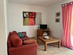 Μια τηλεόραση ή/και κέντρο ψυχαγωγίας στο LAURENCE