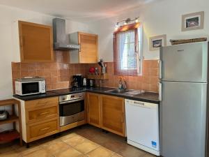 Η κουζίνα ή μικρή κουζίνα στο LAURENCE +12 φωτογραφίες