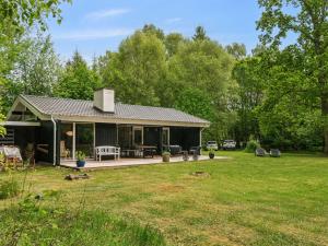 Un jardín fuera de Holiday Home Judyta - 250m to the inlet by Interhome