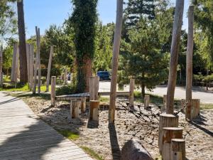 Zahrada ubytování Apartment Sophy - 150m from the sea by Interhome