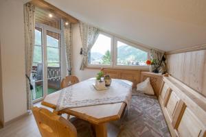 Posezení v ubytování Ferienwohnung Pension Tirol