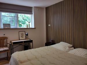 Ένα ή περισσότερα κρεβάτια σε δωμάτιο στο HotelPension van Ewijcksluis