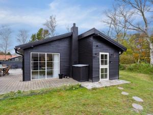 Hoone, kus puhkemaja asub