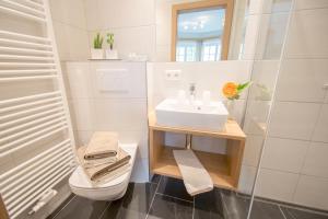 Koupelna v ubytování Ferienwohnung Pension Tirol + 37 fotografií