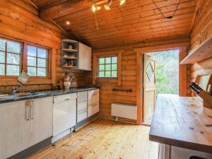 Kuchyň nebo kuchyňský kout v ubytování Holiday Home Peadda - 900m from the sea by Interhome