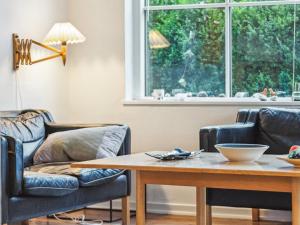 Ruang duduk di Holiday Home Frodde - 5km from the sea by Interhome