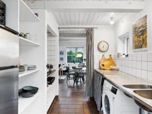 Dapur atau dapur kecil di Holiday Home Frodde - 5km from the sea by Interhome