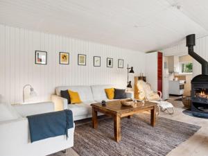 Χώρος καθιστικού στο Holiday Home Karl - 4km from the sea by Interhome