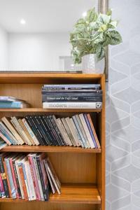 Knihovna v apartmánu