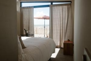 Postel nebo postele na pokoji v ubytování Piatti beach suites