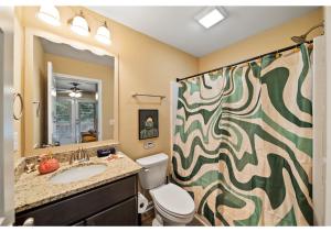 O baie la 6 King Beds - Near DT & UGA - Massage Chairs - Projector +76 fotografii