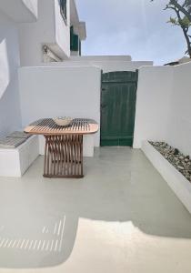 a patio with a table and a green door at Casa Rofe in Playa Honda +3 photos