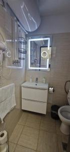 Ένα μπάνιο στο Apart 2camere Complex Alfa&Beta Saturn
