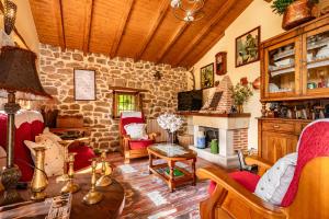 a living room with a stone wall at Casas de Para Casa de Abajo in Para
