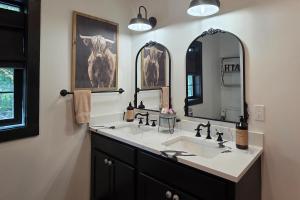 Fotografie z fotogalerie ubytování White Wolf Lodge v destinaci Walnut Grove + 28 fotografií