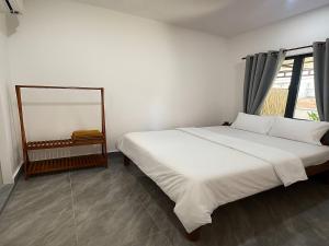 Ένα ή περισσότερα κρεβάτια σε δωμάτιο στο Kampot Vacation Home