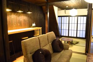 a living room with a couch and a bar at 飛騨棲家 花里 憩 Hidasumika Hanasato Ikoi in Takayama
