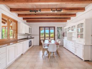 Köök või kööginurk majutusasutuses Villa Can Banzer by Interhome