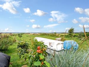 Zahrada ubytování Holiday Home Bondi - 75m from the sea by Interhome
