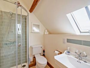Koupelna v ubytování 3 Bed in Melbury Abbas 48804 + 15 fotografií