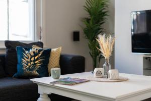 a living room with a white coffee table and a couch at Huge Town Centre 2 Bed Flat with Free Parking in Royal Tunbridge Wells