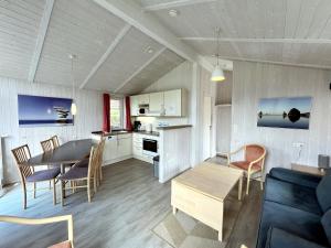 Dapur atau dapur kecil di Strandhaus Schatzkiste 24