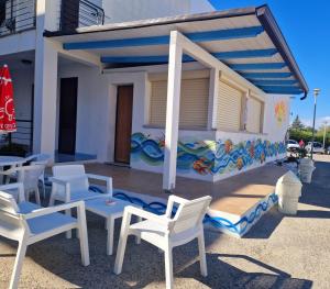 a house with a mural on the side of it at Casa Vacanze Azzurro in Isca sullo Ionio