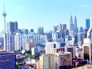 吉隆坡THE LUCENTIA SUITES by LUXURY的高楼林立的大城市景观