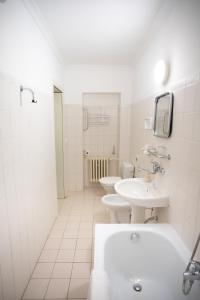 Koupelna v ubytování Hotel Ester + 44 fotografií