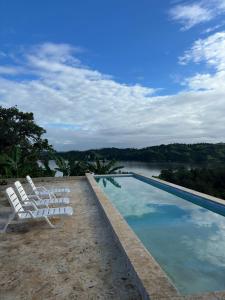 Bazén v ubytování Villas del lago resort nebo v jeho okolí