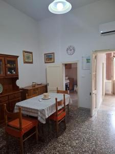 a dining room with a table and chairs in a room at Casa Teresina in Cannole