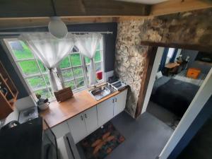 Kuchyň nebo kuchyňský kout v ubytování Stone Cottage