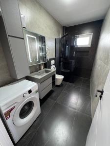Ένα μπάνιο στο Central Lux +18 φωτογραφίες