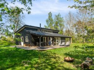 Κήπος έξω από το Holiday Home Ilsebeth - 250m from the sea by Interhome