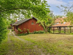 Zahrada ubytování Holiday Home Biergh - 250m from the sea by Interhome