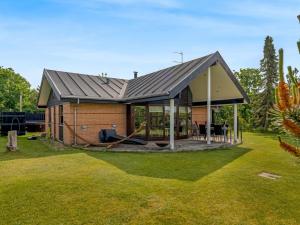 Κήπος έξω από το Holiday Home Gitte - from the sea by Interhome