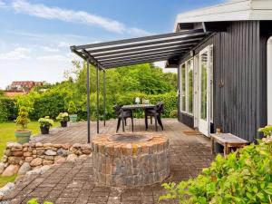 Κήπος έξω από το Holiday Home Eweline - 400m from the sea by Interhome