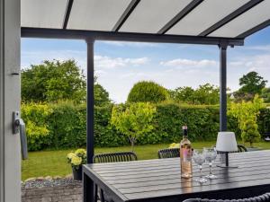 Κήπος έξω από το Holiday Home Eweline - 400m from the sea by Interhome