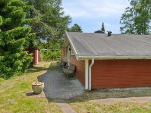 Casa con porche y patio en Holiday Home Rieke - from the sea by Interhome, en Rørvig