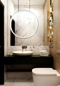 a bathroom with a sink and a toilet and a mirror at شقة الزمرد in Jeddah