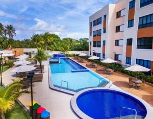 Πισίνα στο ή κοντά στο Lindo Apartamento em Guarajuba Proximo a Praia