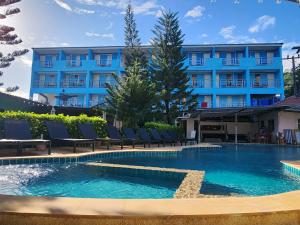 Bazén v ubytování The Palace Aonang Resort nebo v jeho okolí